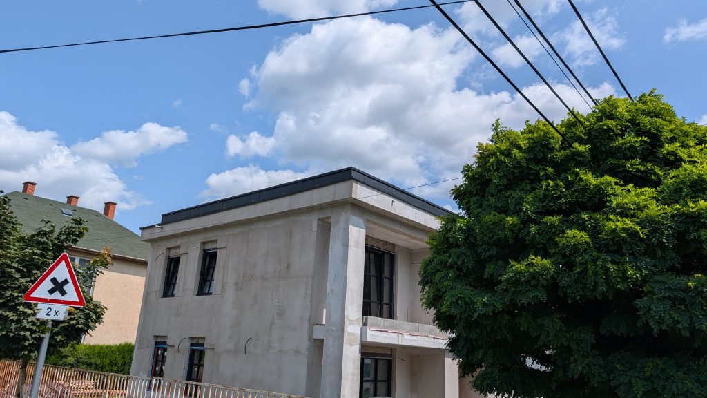 PXL_20250806_103331066